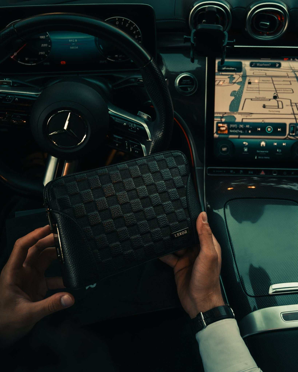 LEXOR Marvello Clutch